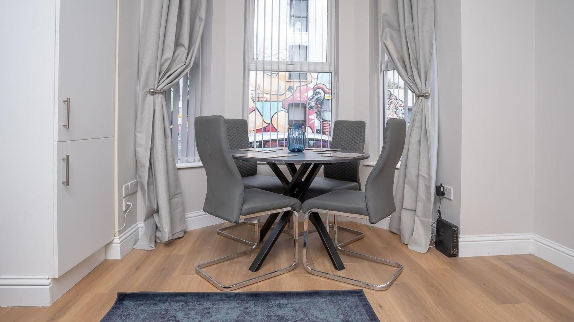 2 Bdr & 1 Bdr Apartments At Queens Uni By Belfast City Breaks Екстер'єр фото